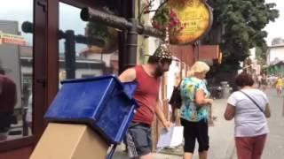 СУПЕР ЮМОР в ШОРТИКАХ. "САМ ПРИХОЖУ". ГУРЗУФ. КРЫМ.