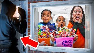 SOMEONE KEEPS KNOCKING ON OUR DOOR ON HALLOWEEN | The Prince Family Clubhouse