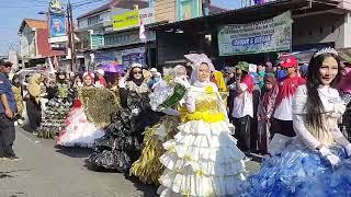 ATRAKSI DI PANGGUNG PENGHORMATAN ( KARNAVAL DI DESA SITANGGAL)