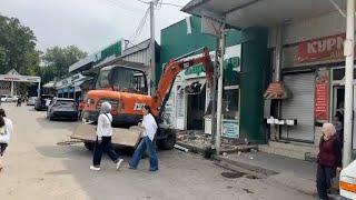 ОШтогу СНОС элдер КҮТКӨН обл БОЛЬНИЦАнын жанындагы СООДА түйүндөрүнө ЖЕТИП чекеден БУЗДУРУЛА баштады