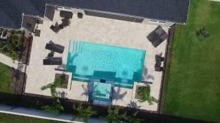 Modern pool with glass tile spa - New Smyrna Beach, Florida