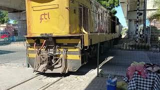 Locomotiva G12 FTL Sentido Aracapé com vagões HTC