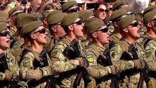 Міністр оборони Полторак вперше в історії вітав учасників параду словами "Слава Україні"