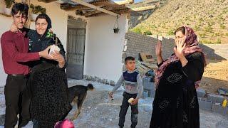 Challenge: Razieh does not take the flower from Ali so that Parisa and Parasto are not upset by Par