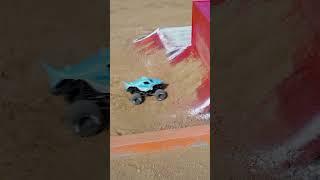 Losi Mini LMT Son-uva Digger vs Megalodon