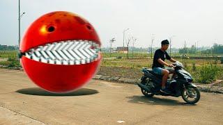 Pacman in Real Life - Robot Pac man chasing Motorbike!