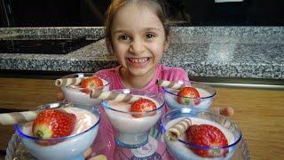 Lina Tek Başına Süslü Çilekli Puding Yaptı | Funny Kids Video