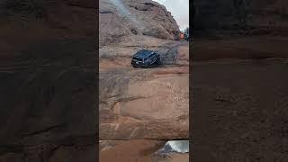 4Runner vs Gladiator: Tip Over Challenge on Hell's Revenge (Moab)