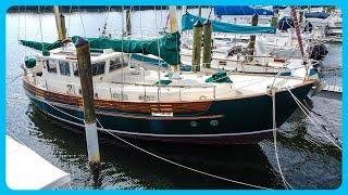 This WEIRD Old Boat Could Take You ANYWHERE [Full Tour] Learning the Lines