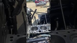 Ajustando motor Detroit serie 60 en terreno . Con culata nueva . #detroit #century #columbia
