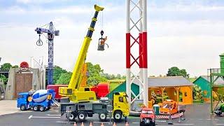 RC Baumaschinen in BRUDER Toys WORLD, Grumalu GRUTF Liebherr 1045 RC Truck CRANE 4k Video