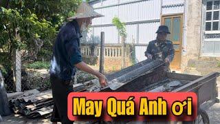 May Mắm Quá Nhất Nguyệt Xin Được it Ngói Về làm Tạm Ngôi Nhà