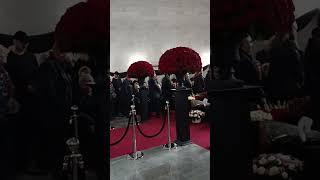 Погода плачет. Люди прощаются с мэтром.... Ритуальный зал. Троекуровское кладбище
