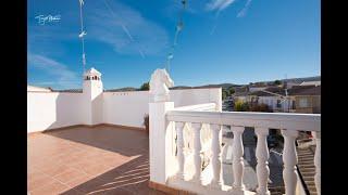 120,000€ Fully re-built four bedroom townhouse with garage and outside space. Salar, Granada