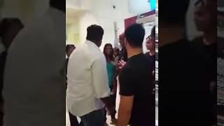 Fans Taking Selfies With Thalaivar At Dubai Airport | 2.0 | Superstar Rajinikanth | Rajinists