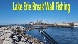Double Jig Rig For Crappy, Bluegills, Rock Bass, Largemouth Bass!! Lake Erie Breakwalls Fishing!!