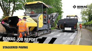 Staggered paving – 3 BOMAG pavers and a feeder in action