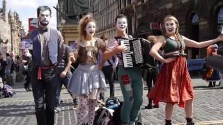 Street Theatre on Royal Mile during Edinburgh Festival Fringe in 2015