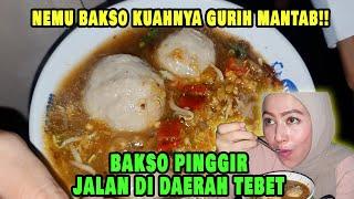 MAKAN BAKSO PINGGIR JALAN DAERAH TEBET, KUAHNYA GURIH MANTAB!!