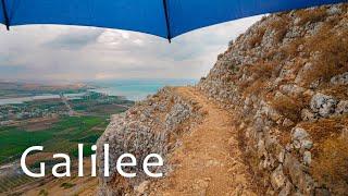 Galiläa. Aufstieg zum Mount Arbel entlang des Jesus Trail während des Krieges bei regnerischem Wette