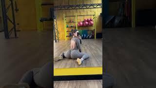 Mirror Magic! Queen Splits & Curves Hypnotize! Booty Dance You Won't Believe! (Must See!)