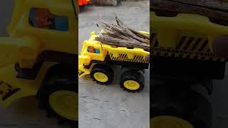 Truck toy carrying wood #youtubeshorts #toys #relatable #toyreview #toytruck #toytech #kids #khilona