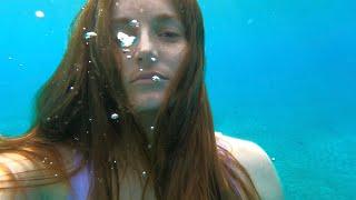 Girl underwater. ALFAKSU.