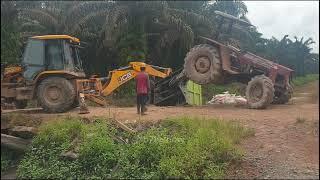 JCB 3dx Evacuate Fertilizer Tractor Fall Down to River Fully Loaded