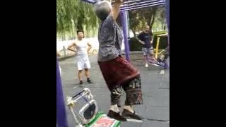 79-year-old Chinese granny shows off her stunning workout routine