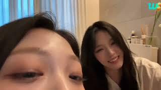 Seoyeon being herself during Weverse live w/ Jisun