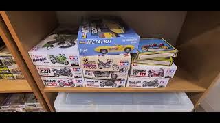 let's look inside gravesend model centre (like kit krazy) matchbox toys toy cars cogi