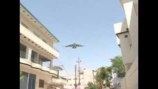 Residence Near Karachi Airport | Dangerous Landing | Noise Pollution | Plane Noise disturbing