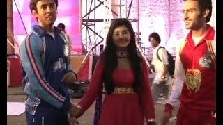 Stars of Zee TV's shows play cricket for Avni, Raj and Samarth  - Bollywood Country Videos