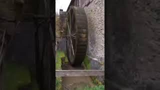 TOUJOURS UN GRAND MOMENT ! La mise en eau d'une roue à aube…Ici au moulin Morand à Arith-en-Bauges