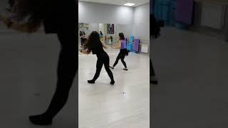 Уроки восточных танцев в клубе Золотой АИ