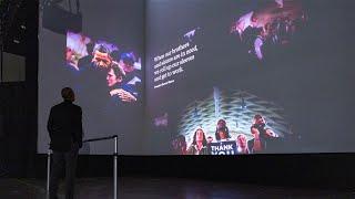 President Obama tours prototype of 'Power of Words' immersive exhibit