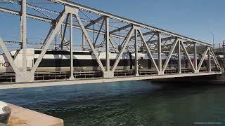 locomotives avec pantos baissés, roulant à vide sur le Pont Maréchal Foch, Sète, Hérault, 34, France