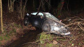 Řidič na Šumpersku dostal smyk. Auto skončilo v potoku