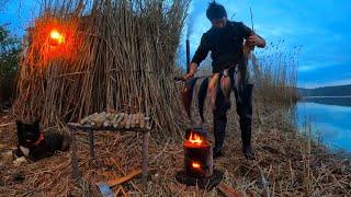 7-dniowy KEMping SOLO SURVIVAL W DESZCZU. Złów i gotuj, ŁOWIENIE RYB. Schroniska Bushcraft - Obóz Zimowy