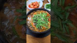 서울 금천구 맛집 독산동 우시장 안에 있는 실비 순대국 이집 시그니쳐 메뉴는 당연 내장탕 맛은 샤르르 소주가 기냥 들어감