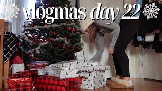 VLOGMAS DAY 22: Oura Ring Wrapped!?!?!, wrapping more presents & lots of talking LOL