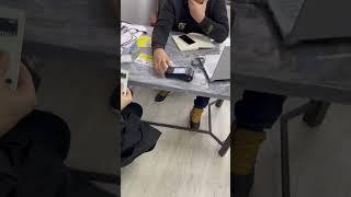 Как работает стикер Тинькофф