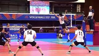 #12 Japan Setter Sekita 175 cm blocking #17 France Spiker Clevenot 199 cm