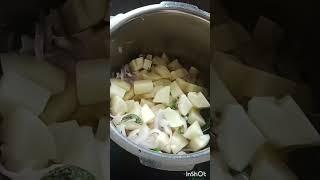 Easy & Tasty 5 Minutes Potato curry for Appam/Idiyappam/Chappathi/#shorts #keralacurry #potatocurry