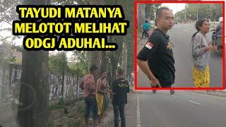 ODGJ MUDA CANTIK S3KS1 BERLEKTON LAGI SANTAI DIPINGGIR JALAN