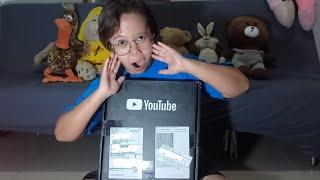 Unboxing Award Dari YouTube 