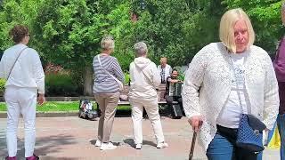 Як же це прекрасно - йти по місту і почути, як колумбієць Янко виконує українські пісні
