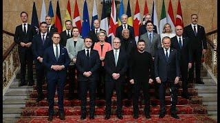 “All for Ukraine" - Leaders send message to the world with candid group photo in London