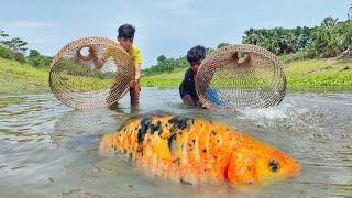 Amazing Bamboo Tools Polo Fishing || Smart Boys Hunting Fish By Polo In Village River