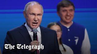 Putin awkwardly joins schoolchildren in singing national anthem